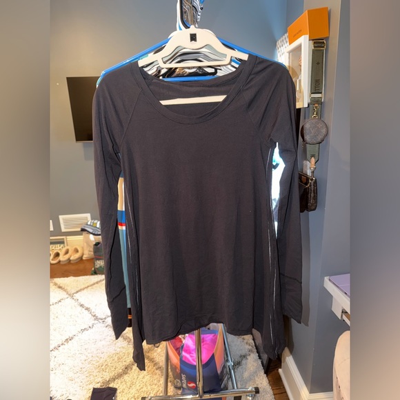 *Sold* Lululemon Rehearsal Long Sleeve - Picture 5 of 6